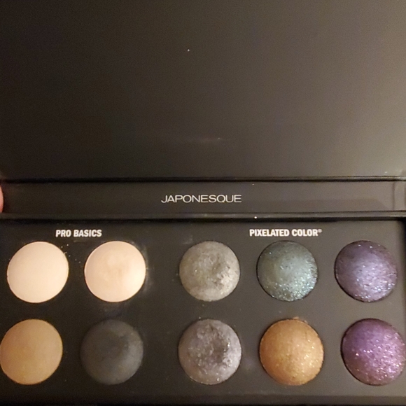 Japonesque Pixelated Color Eye Shadow Palette - Picture 4 of 6